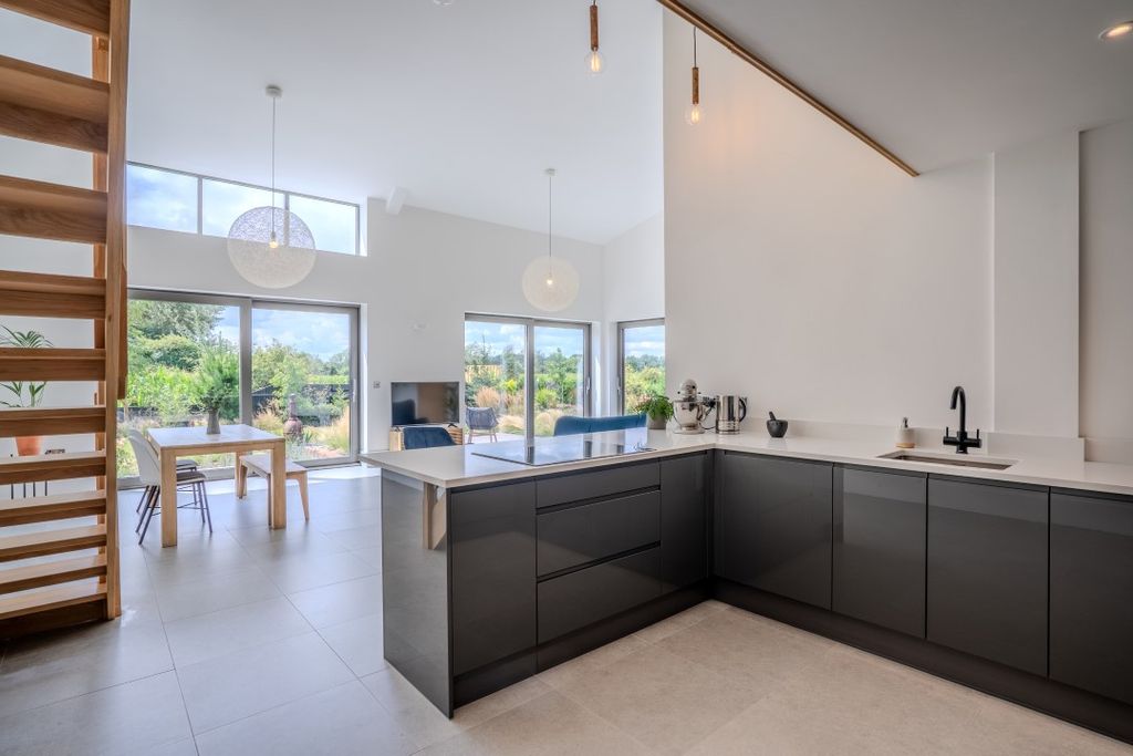 Property photo 3 of 25