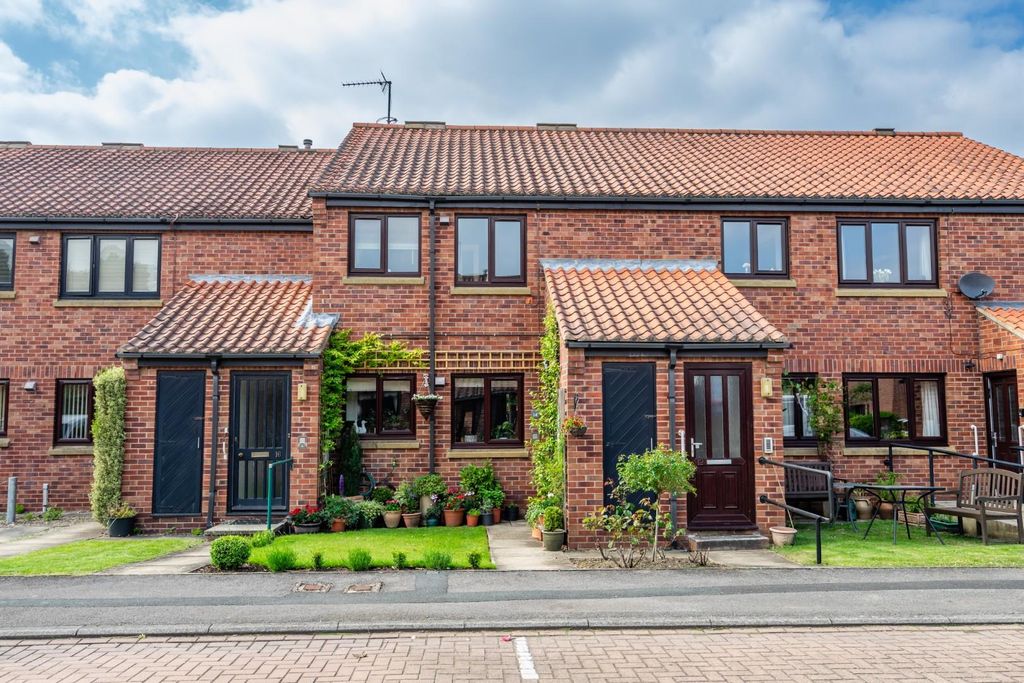 Property photo 1 of 8 Heslington Court (11 Of 13).Jpg