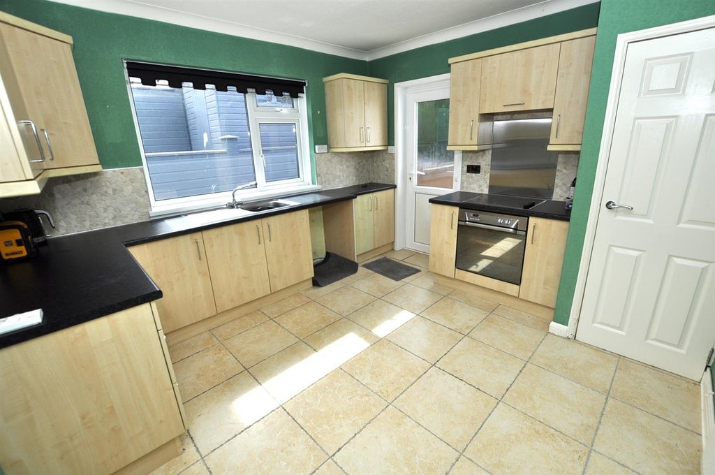 Property photo 2 of 16 Kitchen/Breakfast Room