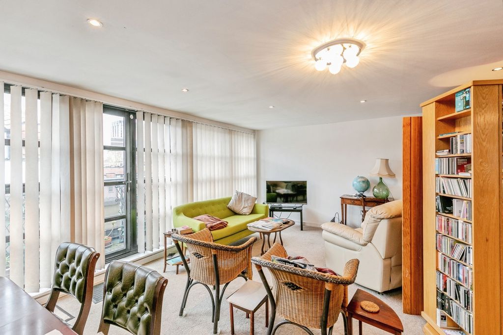 Property photo 2 of 20 Pbox-Img.Jpg