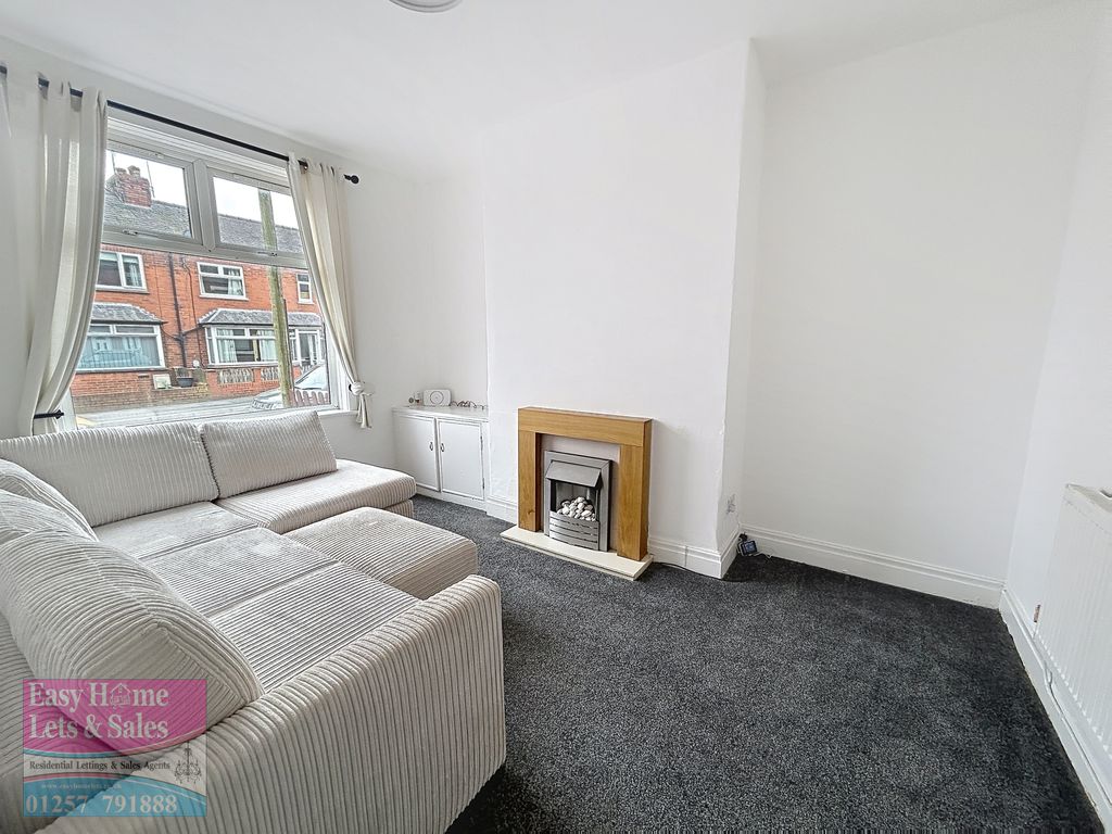 Property photo 3 of 10 Front Lounge