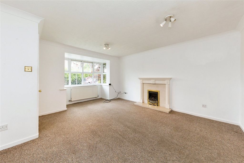 Property photo 2 of 10 Living Room