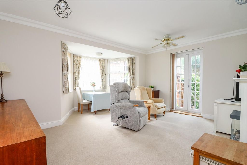 Property photo 2 of 21