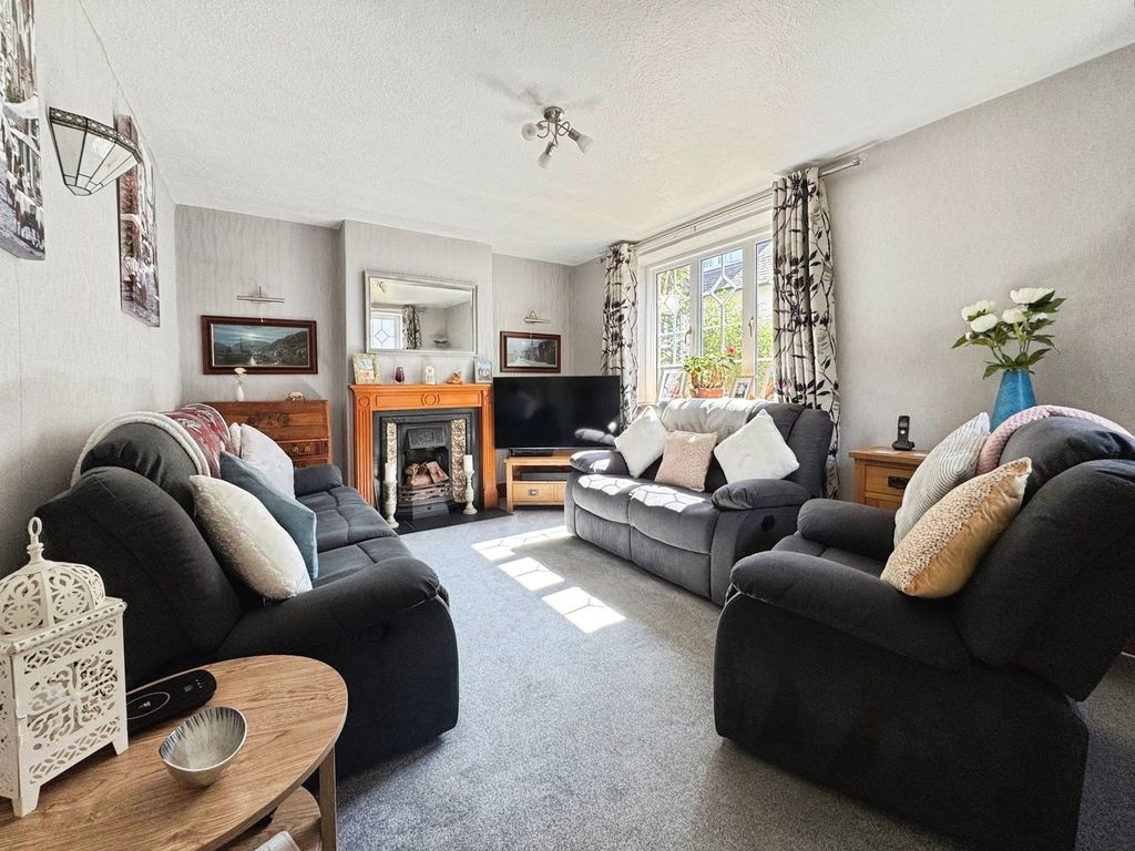 Property photo 2 of 39