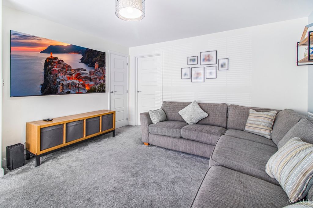 Property photo 3 of 37 4398254