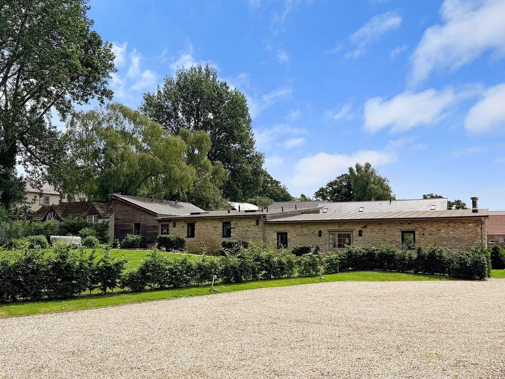Property photo 1 of 33