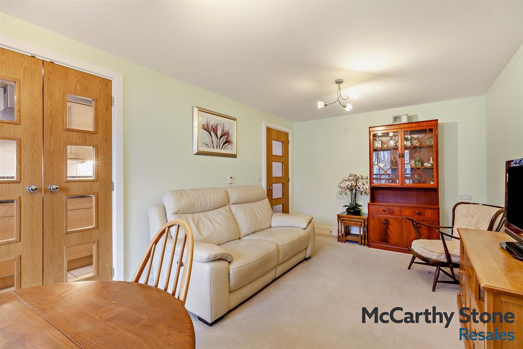 Property photo 1 of 11 8677354-Interior04-800.Jpg