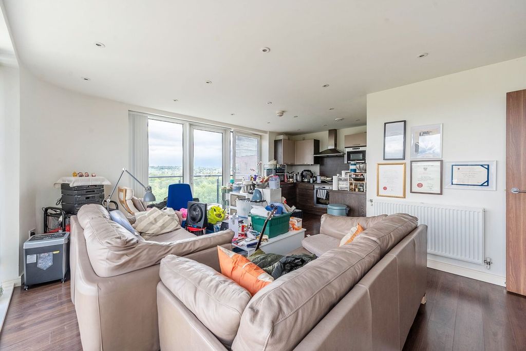 Additional image 4 of 3 bed flat for saleGreen Lane, Elstree, Edgware HA8