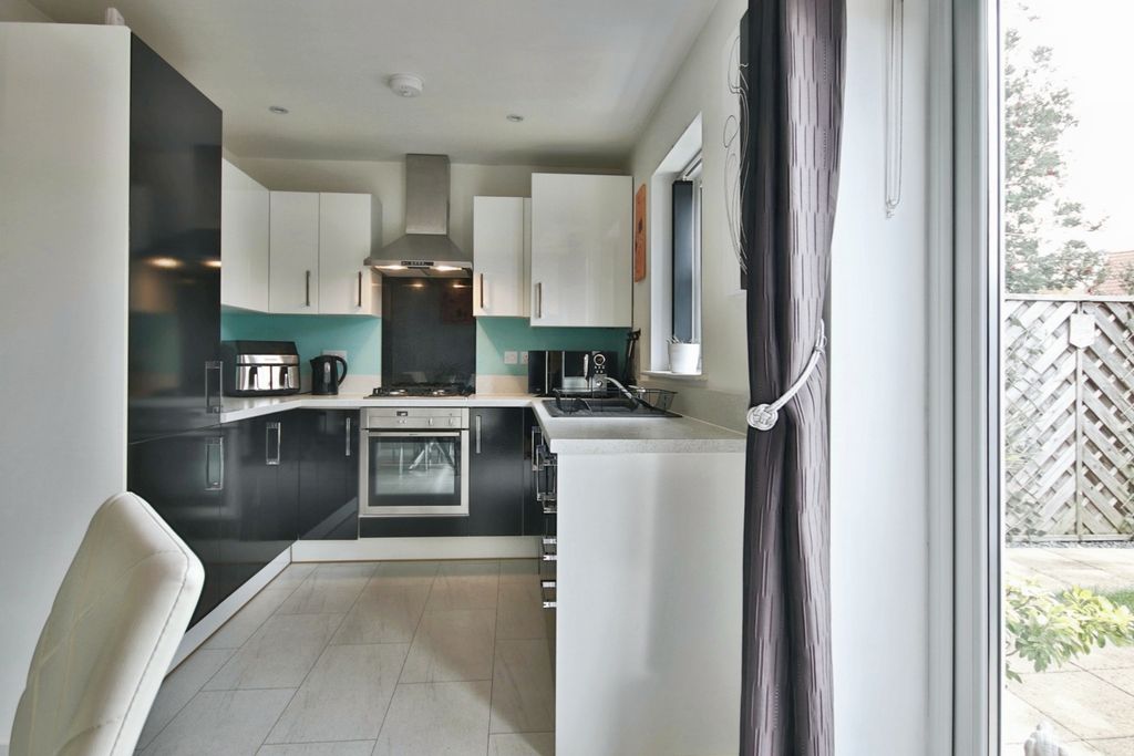 Property photo 2 of 13 4470806