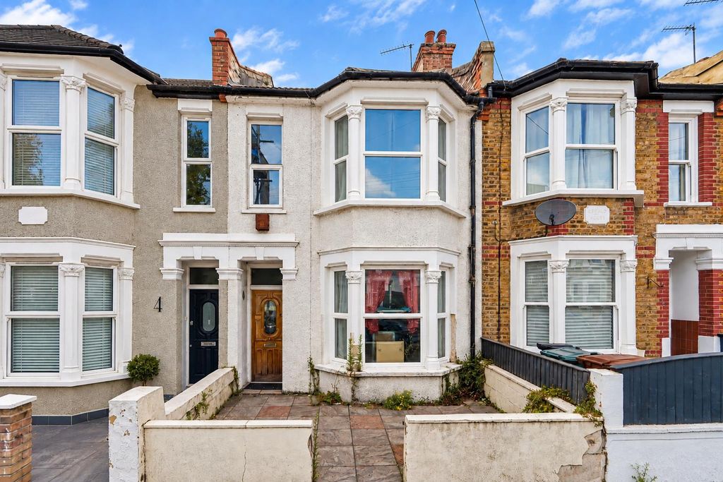 Property photo 1 of 17 46 Winchester Road Front.Png
