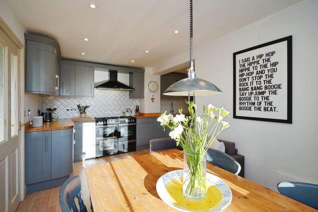 Property photo 3 of 30 Photo