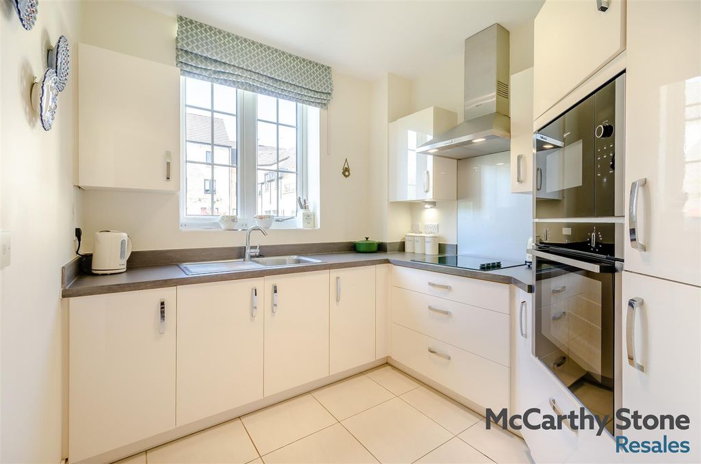 Property photo 3 of 28 8687082-Interior12.Jpg