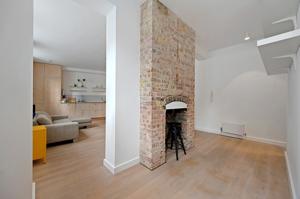 Property photo 3 of 12