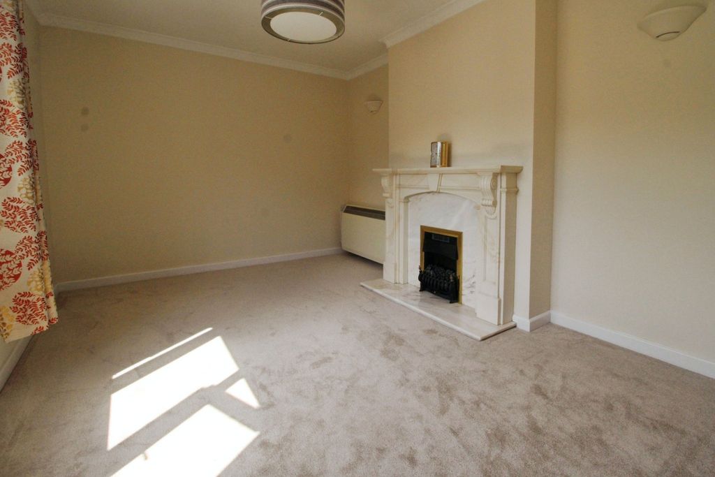 Property photo 3 of 8 Lounge/Dining Room