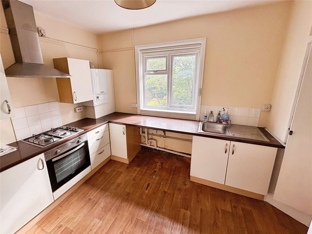 Property photo 2 of 6 Kitchen