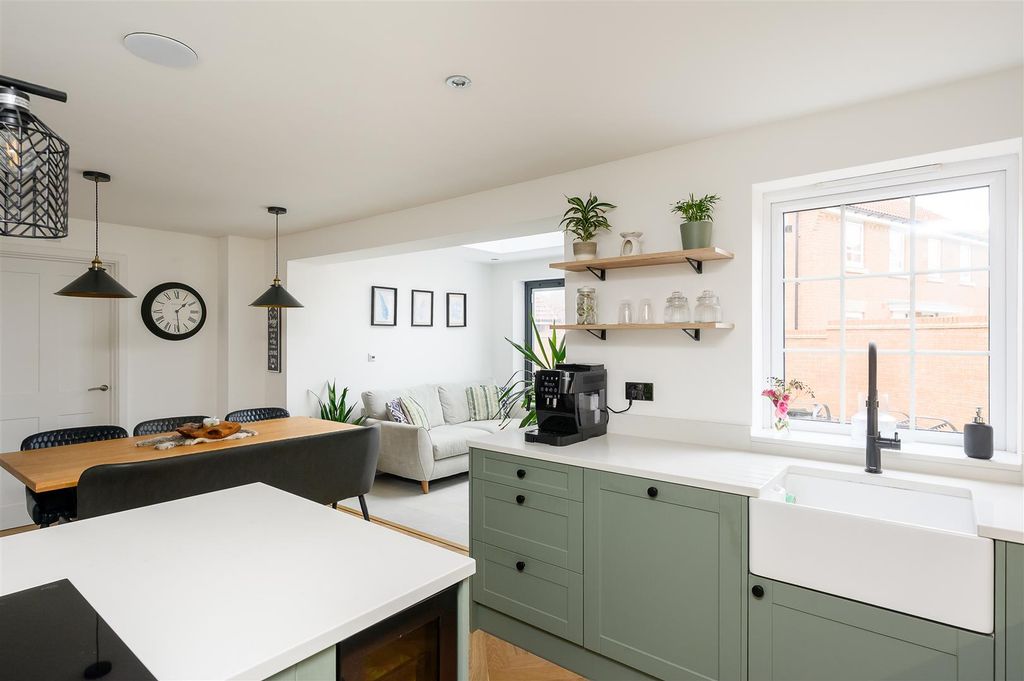 Property photo 3 of 27 Kitchen