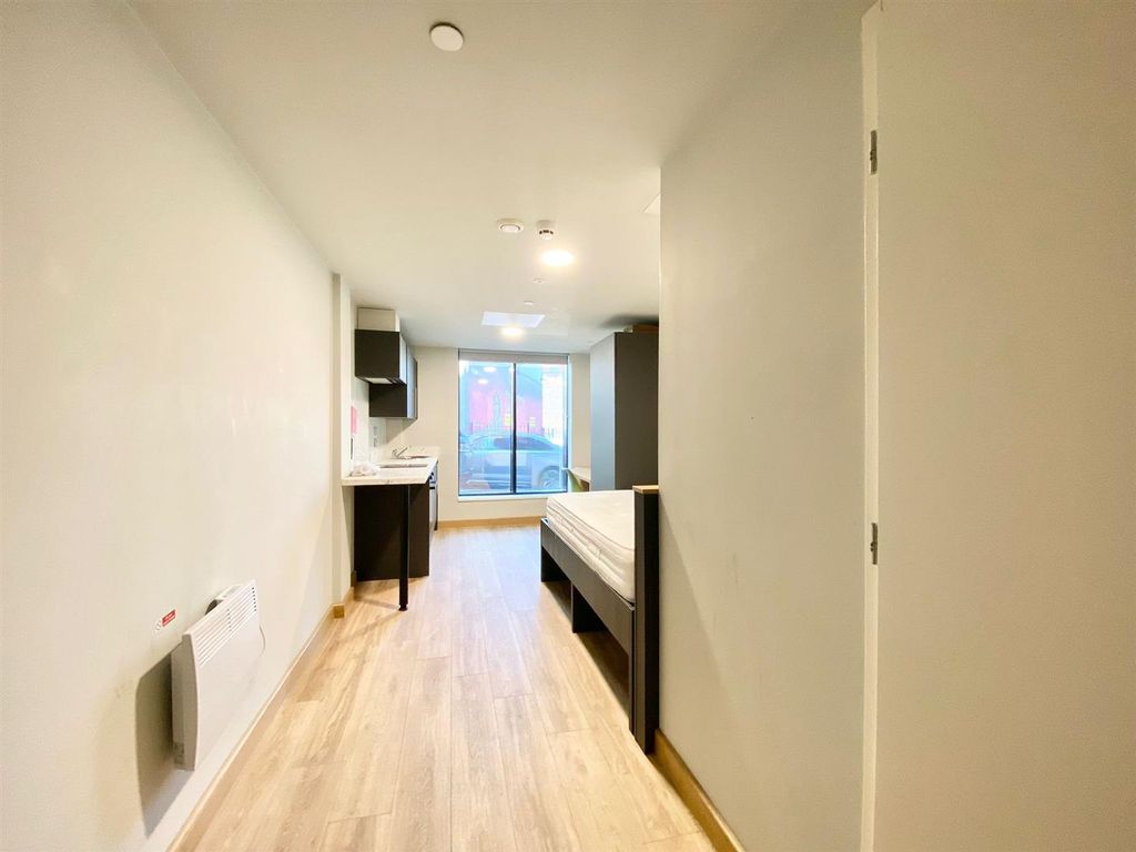 Property photo 1 of 10 Studio