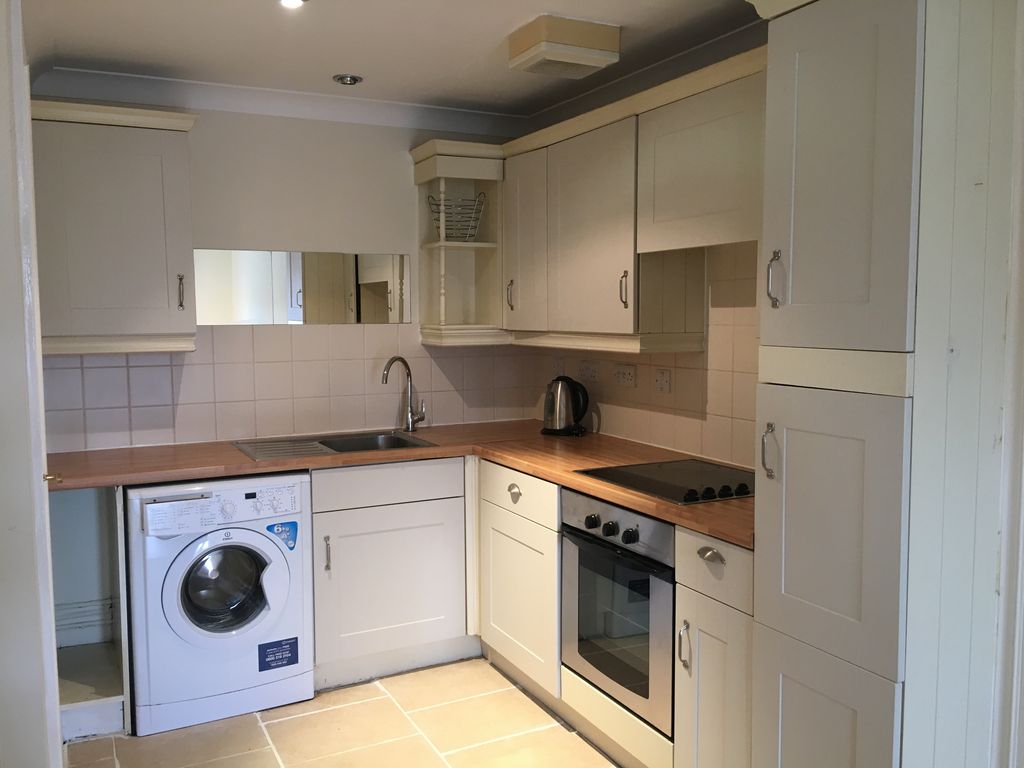 Property photo 2 of 8 Kitchen