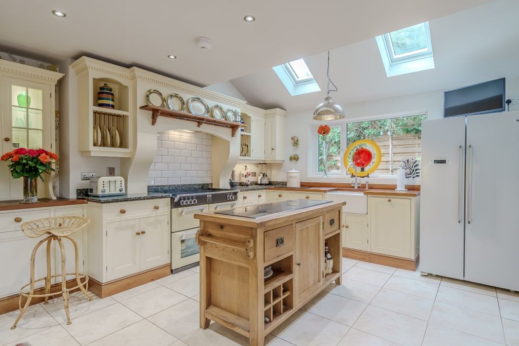 Property photo 2 of 32