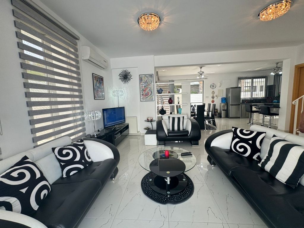 Property photo 2 of 35