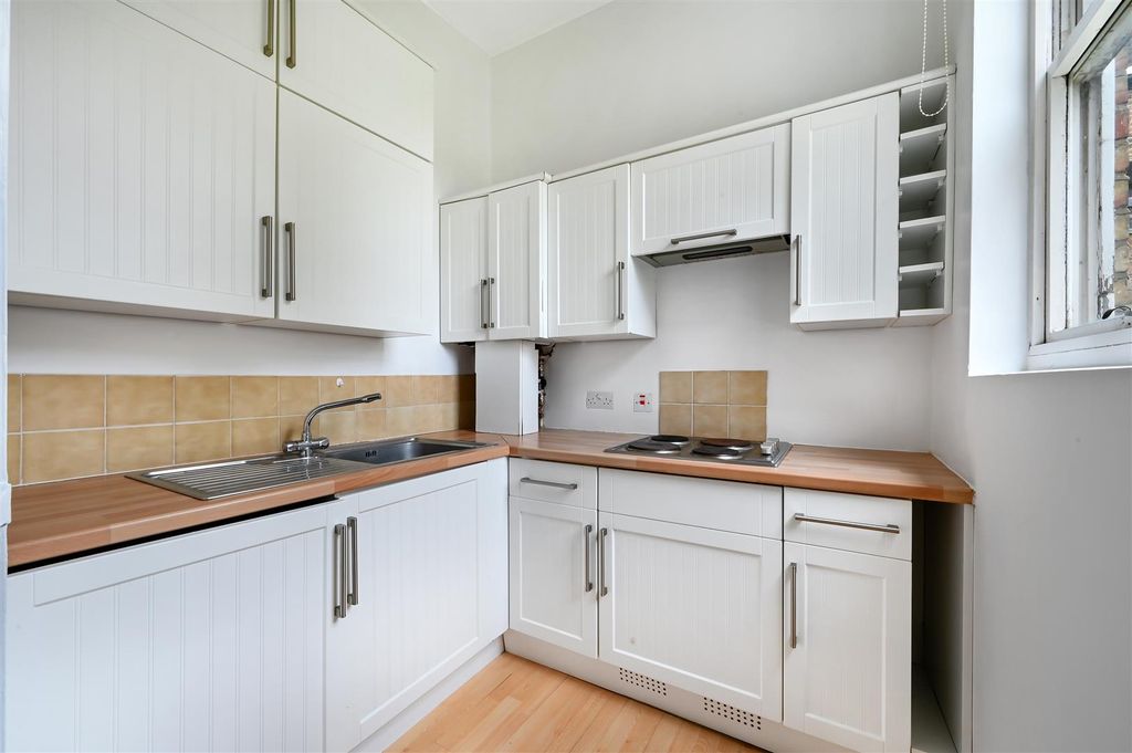 Property photo 3 of 12 Kitchen