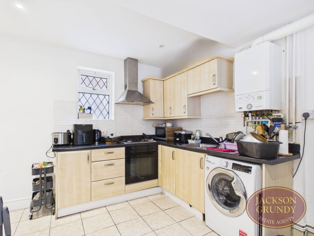 Property photo 2 of 7 Hazelwood Road