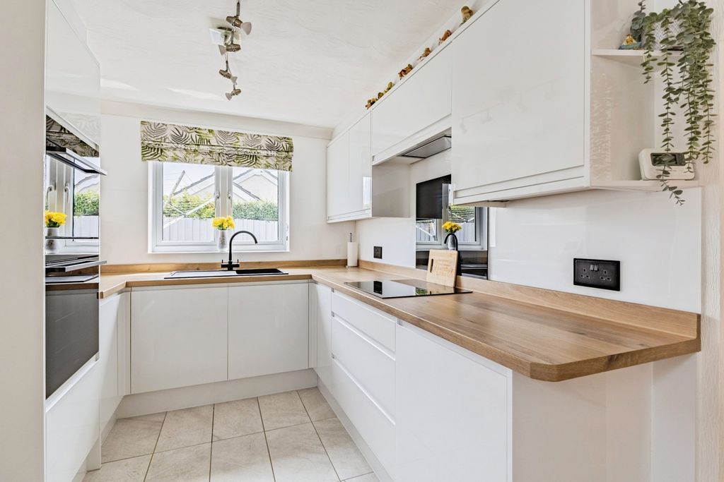 Property photo 3 of 34 Pbox-Img.Jpg