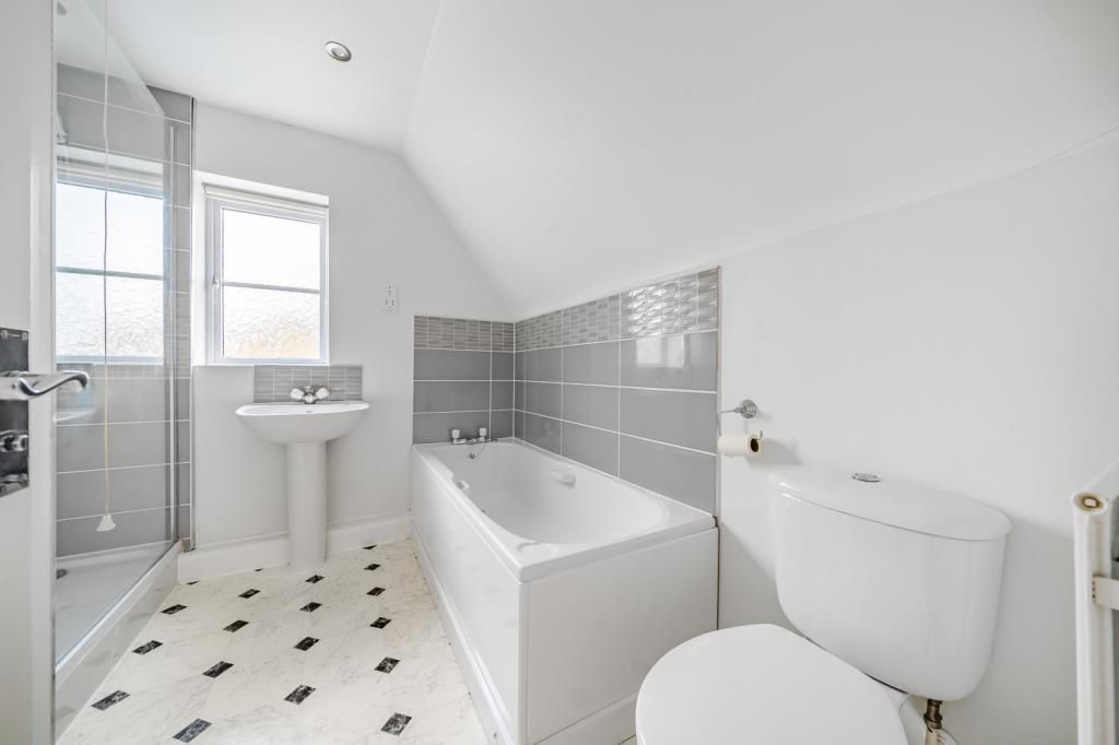 Property photo 3 of 10 Bathroom