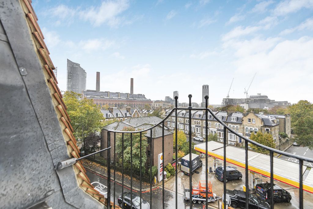 Property photo 3 of 16 Balcony