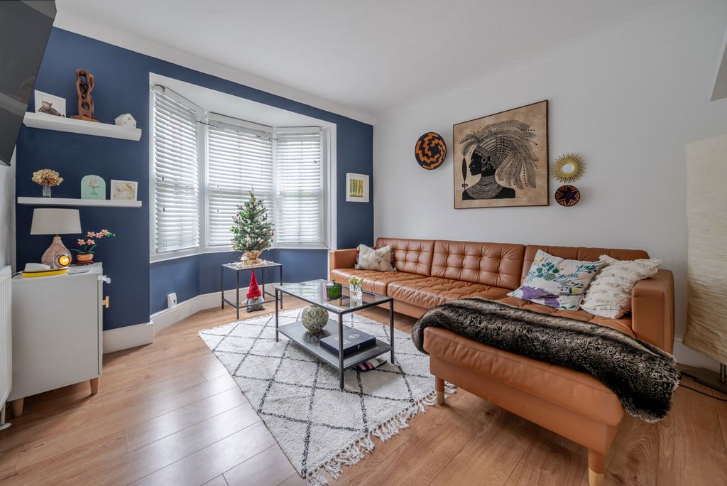 Property photo 2 of 11 1395105-16-694A75...