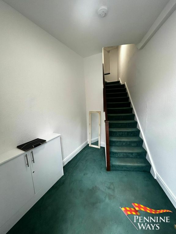 Property photo 2 of 9 Communal Entrance