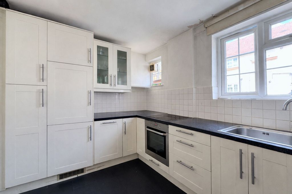 Property photo 2 of 8 Kitchen