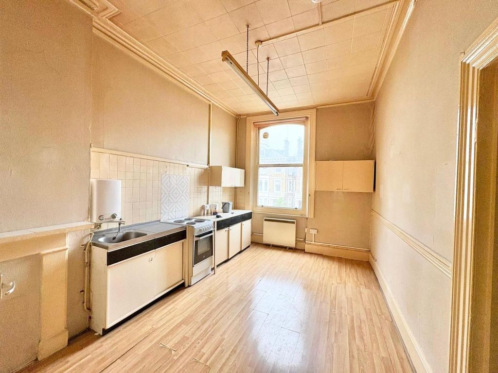 Property photo 3 of 12 Kitchen
