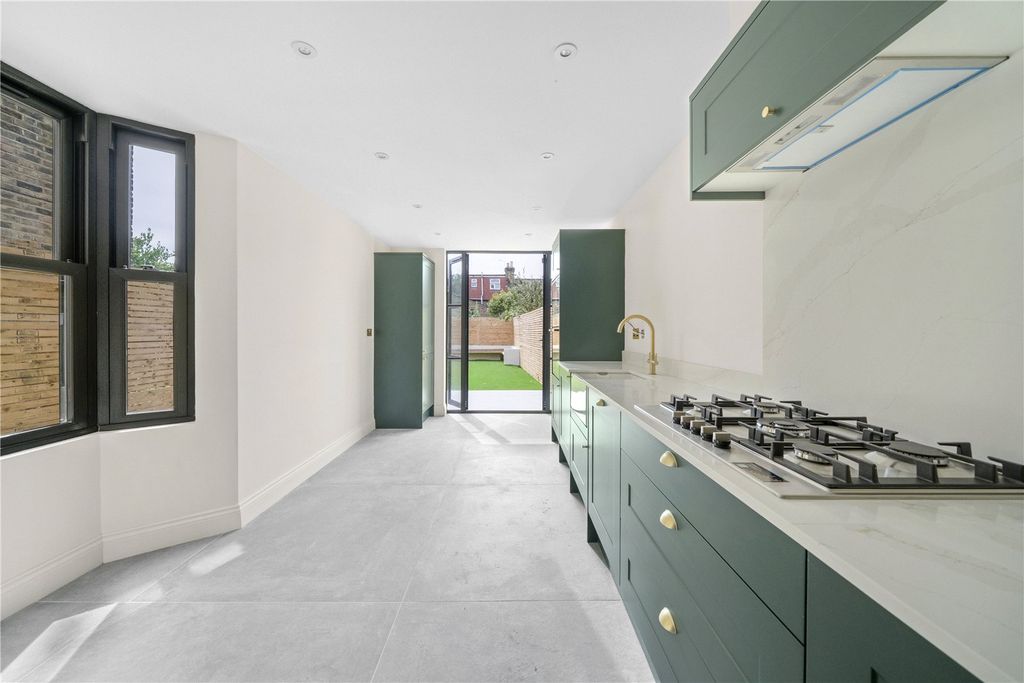 Property photo 2 of 30 Picture No. 09