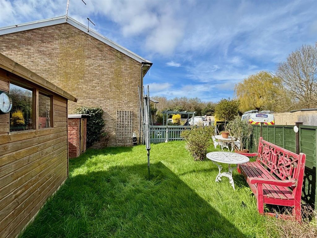 Property photo 3 of 17 Gdn1.Jpg