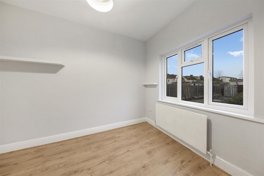 Property photo 3 of 15 18B Eagle Road - Hdjpyelpbqiwiecylisz.Jpg