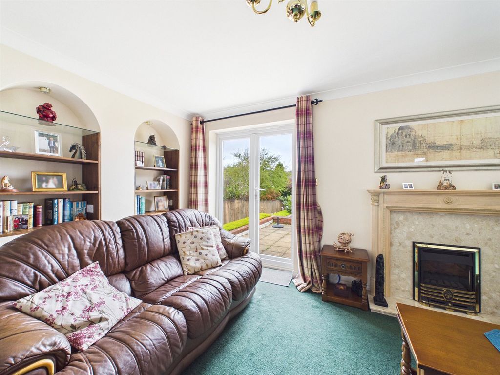 Property photo 3 of 21 Living Room