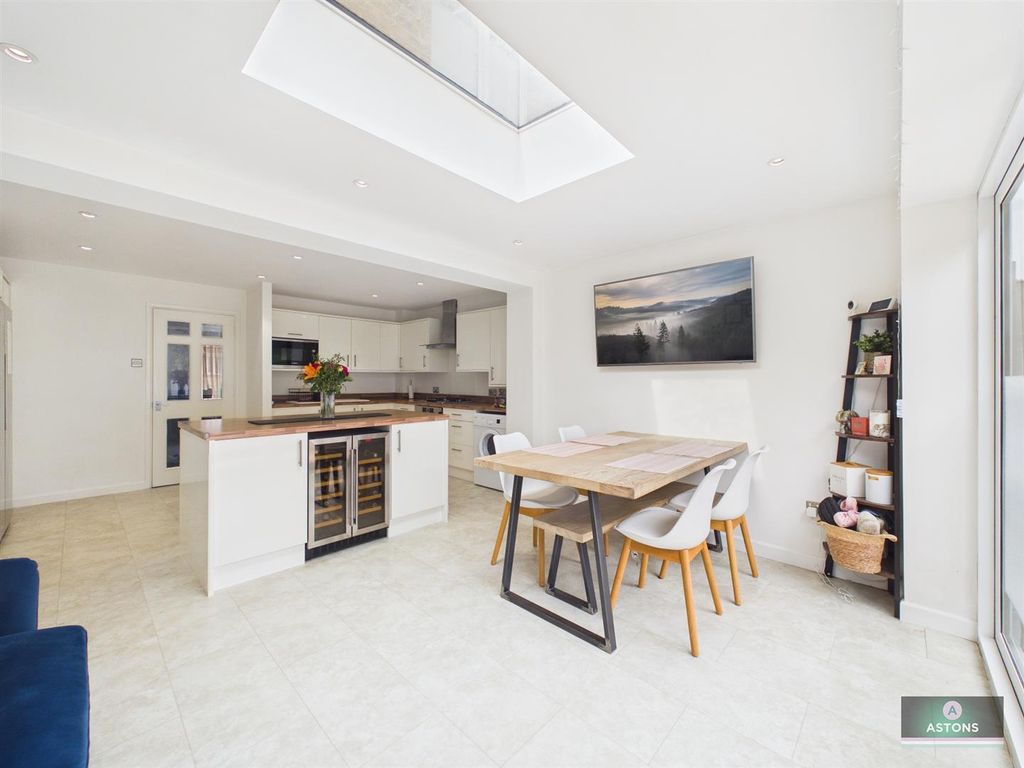 Property photo 3 of 16 Cam02067G0-Pr0240-Still005.Jpg