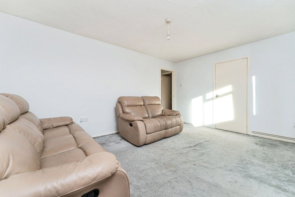 Property photo 2 of 9 Picture No. 29