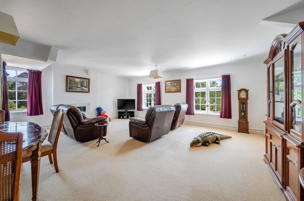 Property photo 3 of 16 Sitting Room