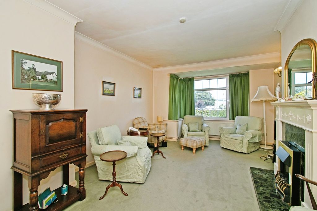 Property photo 3 of 17 Photo