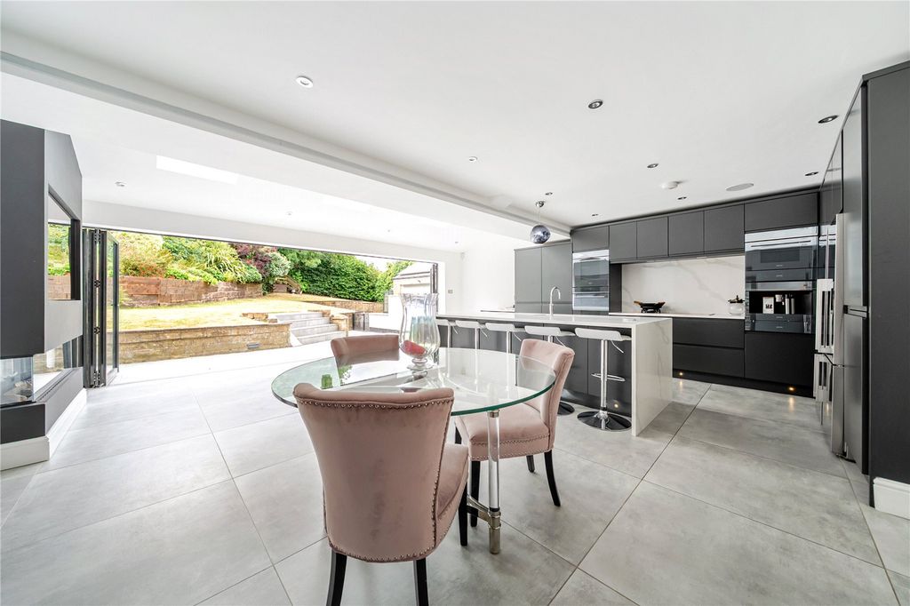 Property photo 2 of 33 Picture No. 28