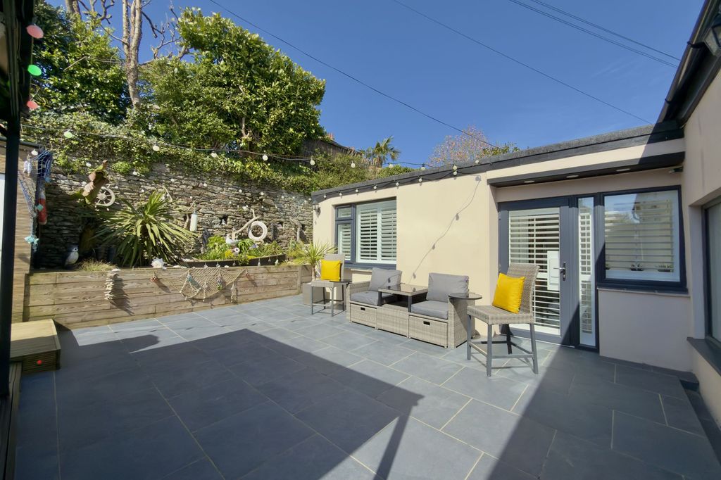 Property photo 2 of 21