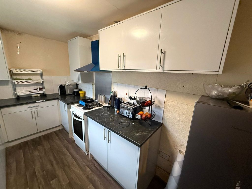 Property photo 2 of 10 Picture No. 12