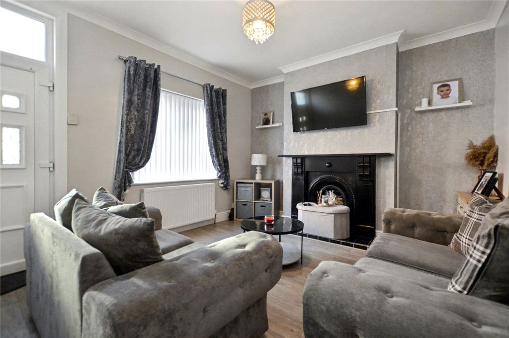 Property photo 2 of 17 Picture No. 16