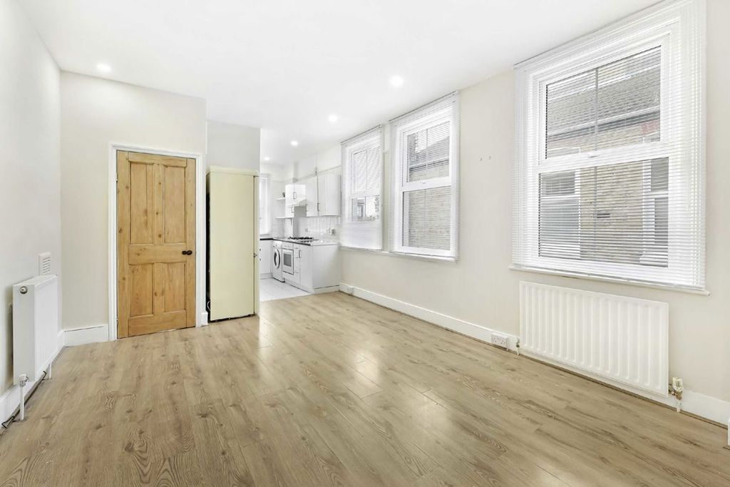 Property photo 2 of 6