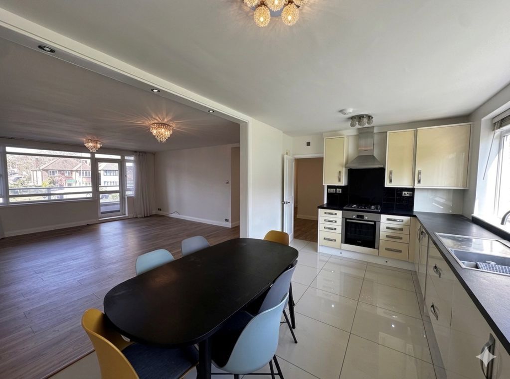 Property photo 1 of 12 Photo 8