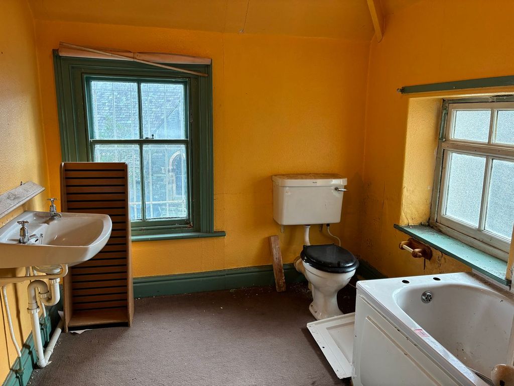 Property photo 2 of 11