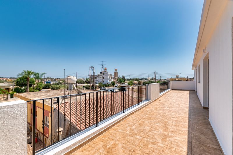 Property photo 1 of 14 Bedroom Balcony