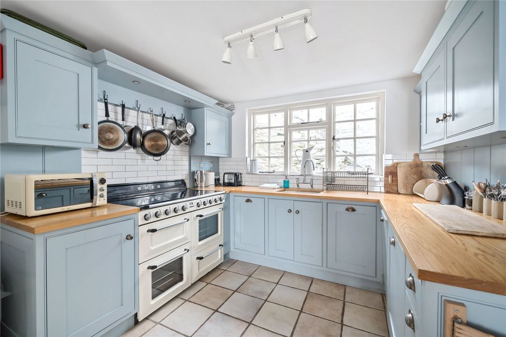 Property photo 2 of 16 Kitchen
